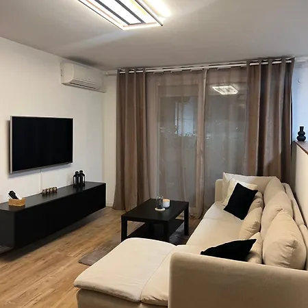 Olympie, Airport, Train And Tram Station Fully Equipped For 3 Peoples *