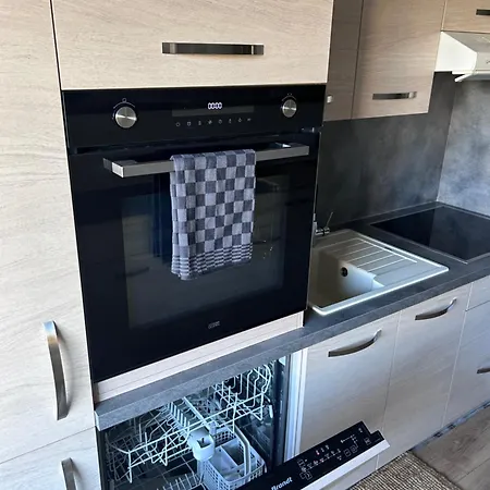Appartement Olympie, Airport, Train And Tram Station Fully Equipped For 3 Peoples